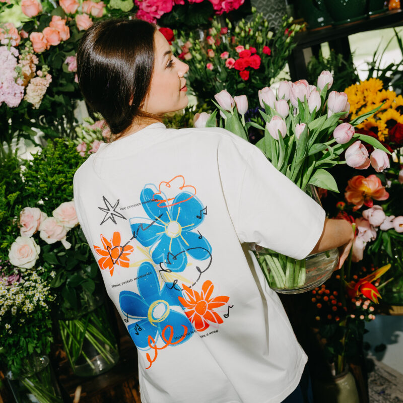 FLOWERS CREAM TEE